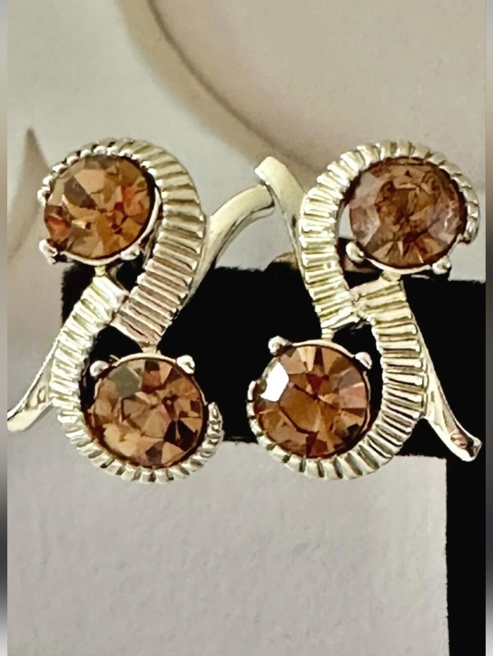 Vtg Kramer Gold Tone S Shaped Swirl Brown Faux Topaz Clip-On Earrings